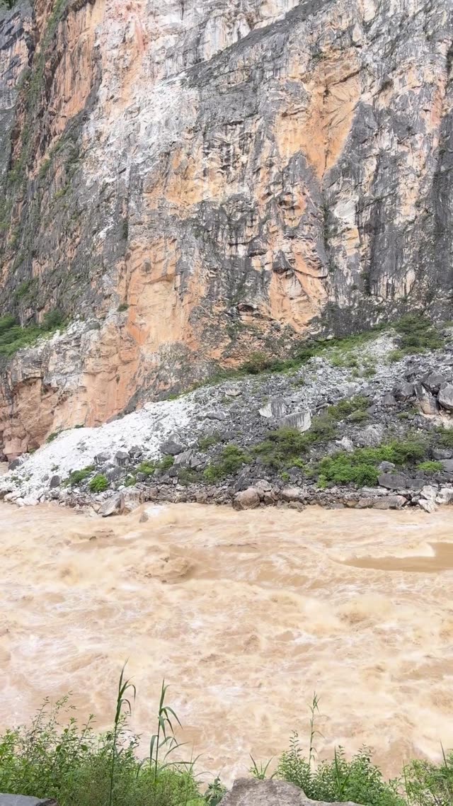 Video in Tiger Leaping Gorge