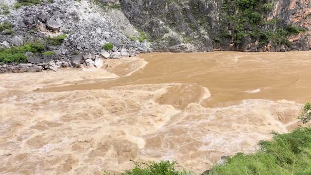 Video in Tiger Leaping Gorge
